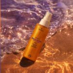 Essence Black Orchid With Pink Pepper Mist Веган спрей за коса и тяло с черна орхидея и златни частици - Image 4