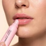 Essence Peony Sparkle Lip Balm Веган подхранващ балсам за устни с божур - Image 3